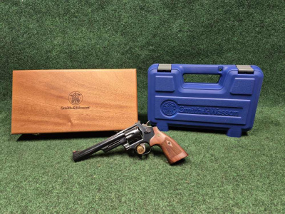 Smith & Wesson 29 Classic Wood Case PENNY START 0.01