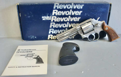 Smith & Wesson S&W 681 357 Mag Stainless Steel Almost New With Box 4"