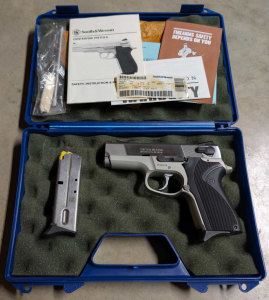 LNIB 1992 S&W Lew Horton Performance Center Shorty Forty First Run PC 40