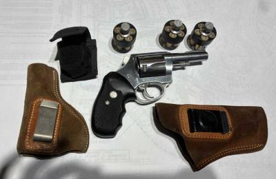 Charter Arms Bulldog, .44 Spl, with accessories