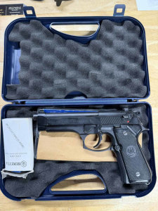 Beretta 92FS 9mm NICE!!