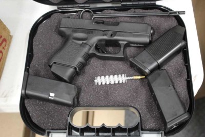 GLOCK 27 40 S&W WITH 4 MAGS LIKE NEW IN THE BOX