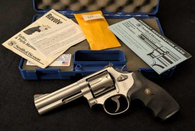Smith & Wesson Model 686-5 Plus 4" .357 Magnum 7 Shot
